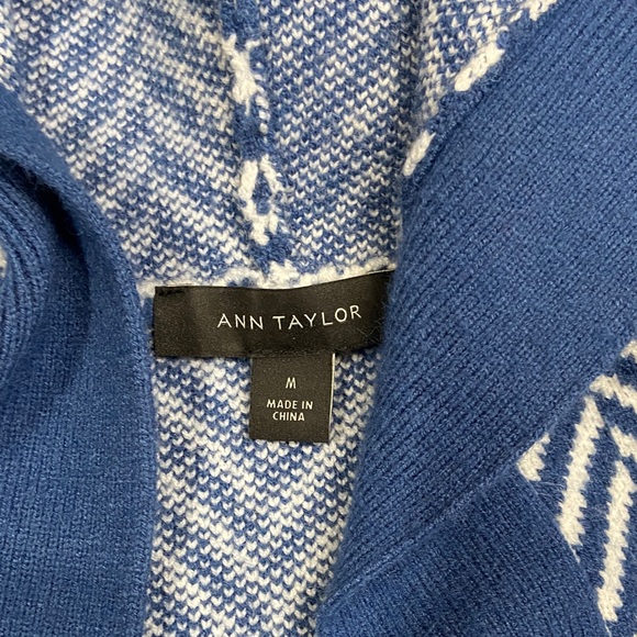 Ann Taylor Blue and White Chevron Thick Long Knit Hoodie size Medium - Picture 5 of 10